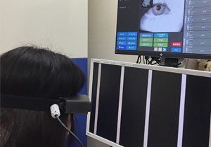 眼球運動検査装置（yVOG）